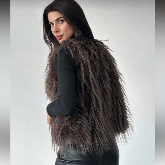 Luxury Vintage-Inspired Chocolate Brown Faux Fur Vest | Old Money Aesthetic - Picture 2 of 7